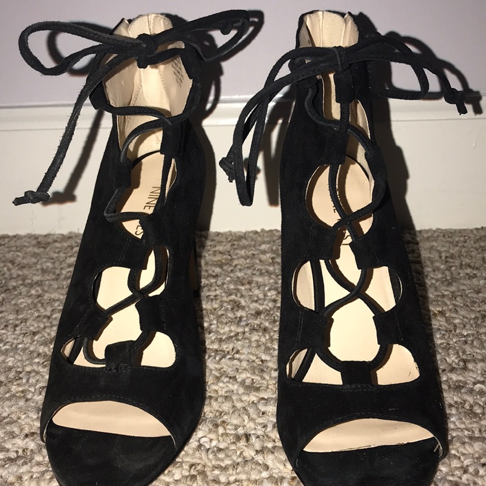 NINE WEST STRAPPY TIE HEELS